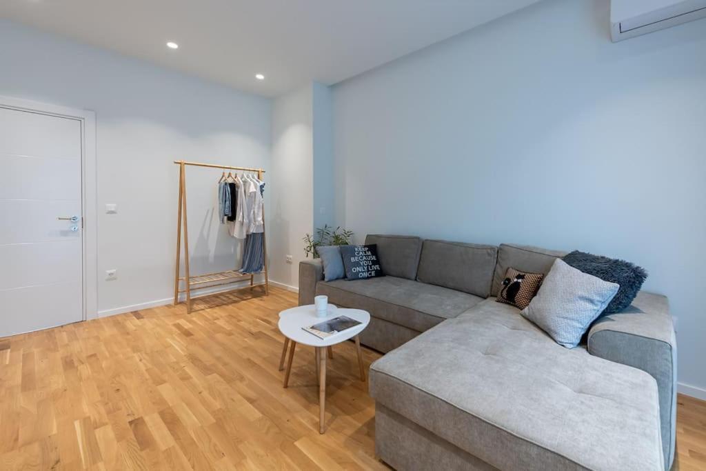 Modern & Stylish Sea With Parking Apartment Burgas City