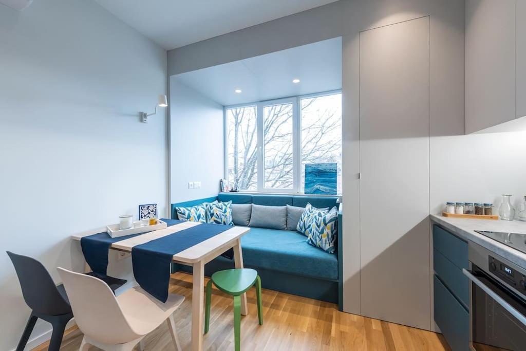 Modern & Stylish Sea With Parking Apartment *